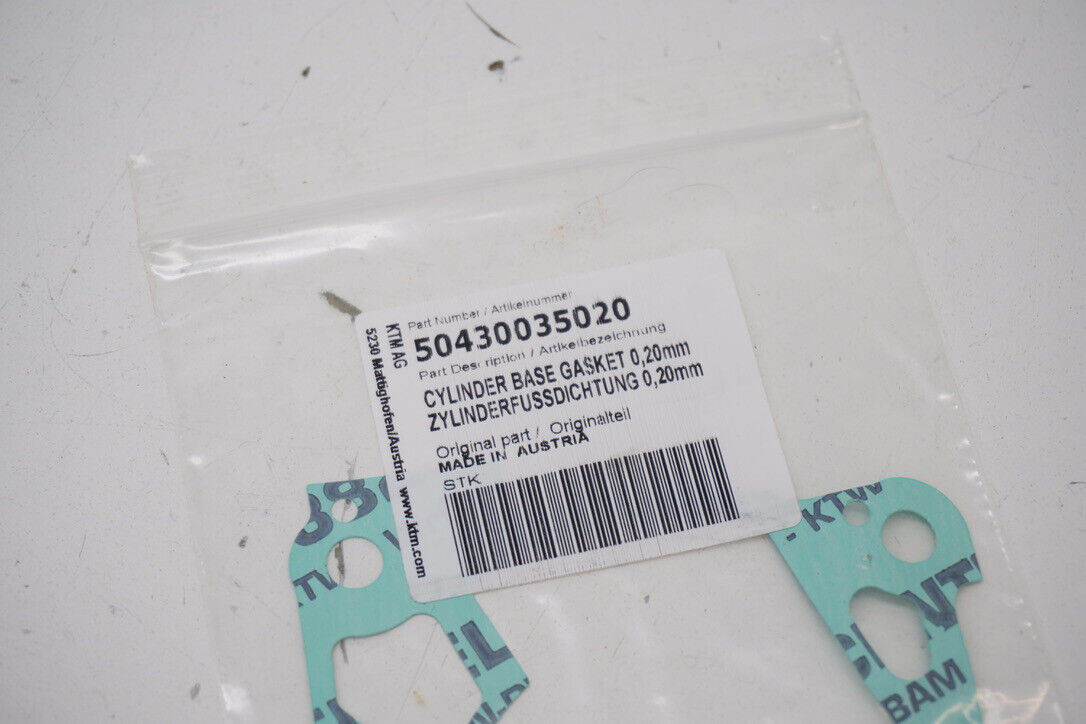 5870884