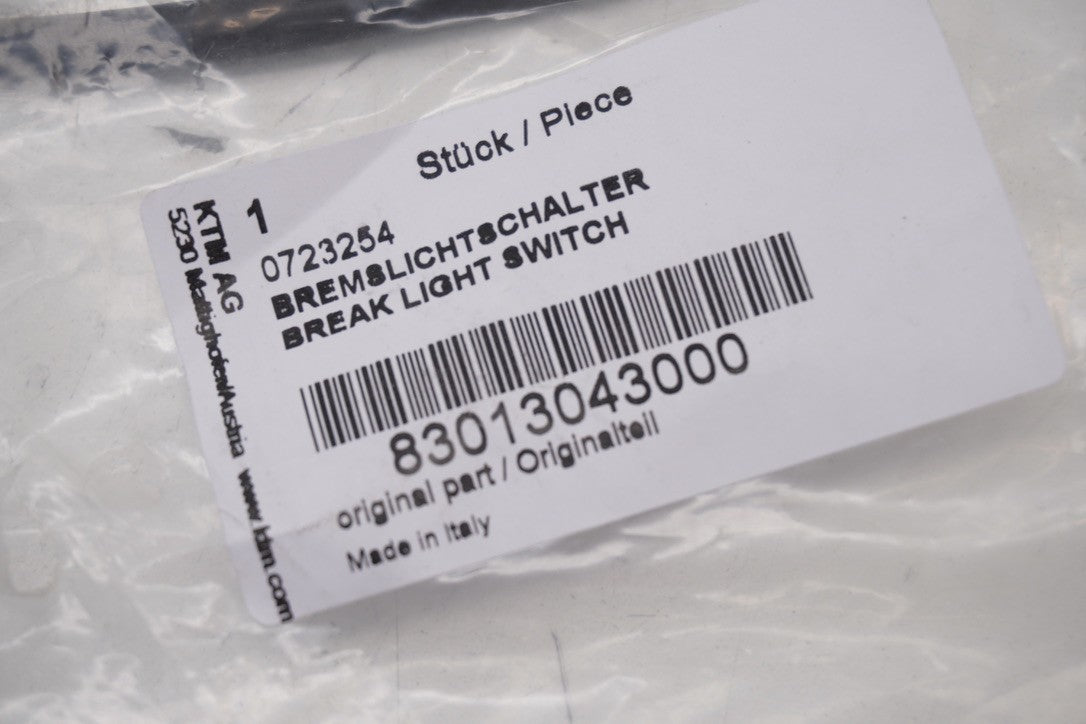 8727105