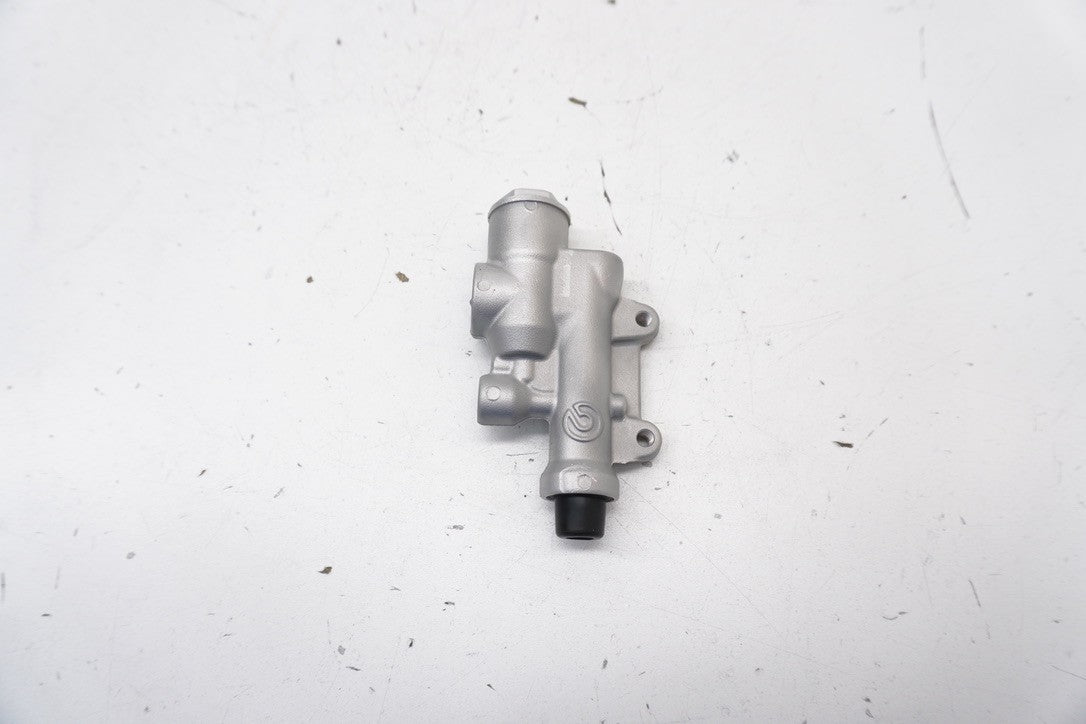8427558