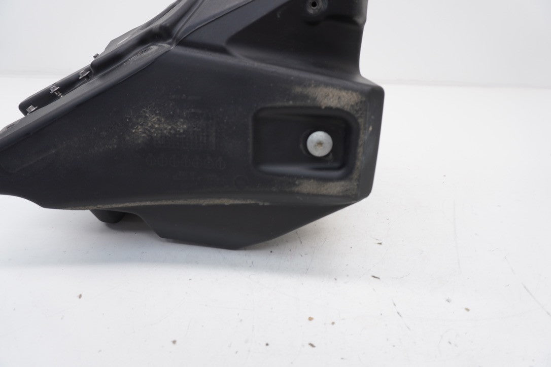 8931624