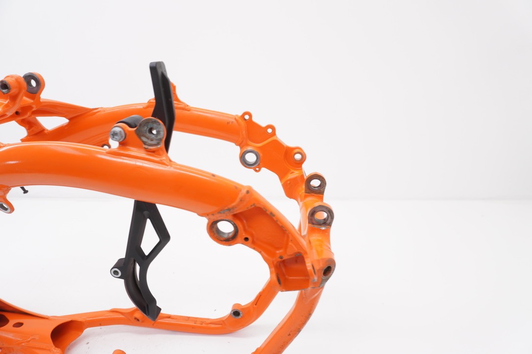 9056083