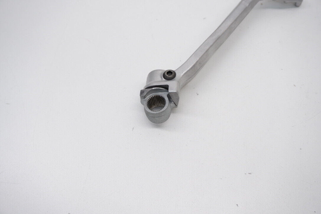 5608076