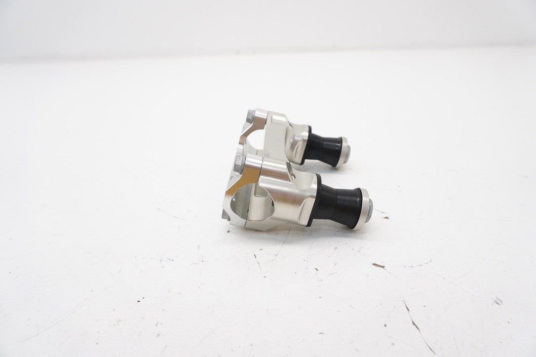 8325922
